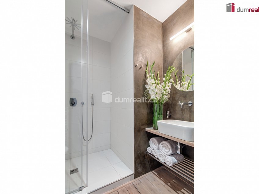 Pronájem bytu 2+kk 52 m^2 Plzeňská, Praha 5 