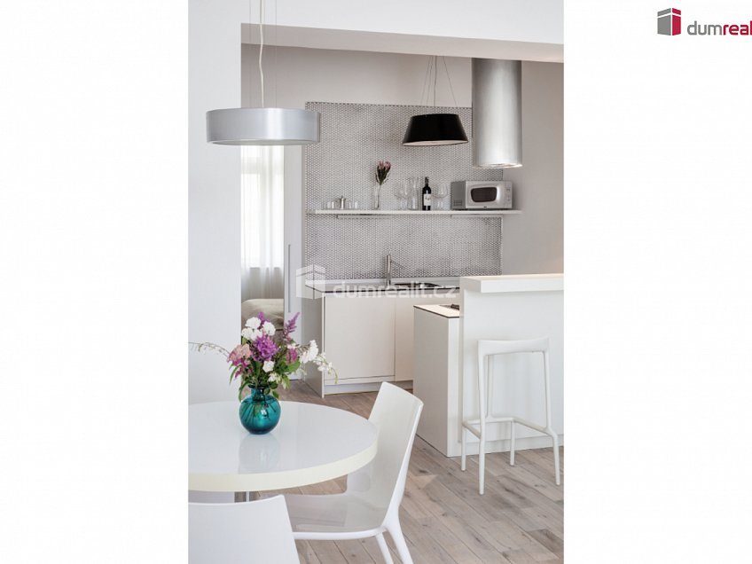 Pronájem bytu 2+kk 52 m^2 Plzeňská, Praha 5 