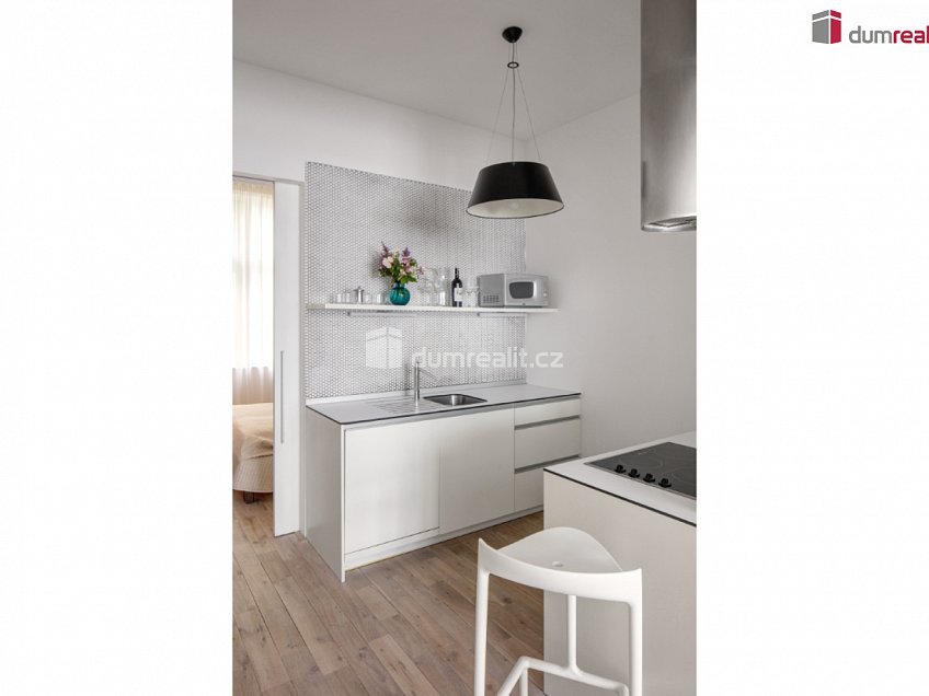 Pronájem bytu 2+kk 52 m^2 Plzeňská, Praha 5 