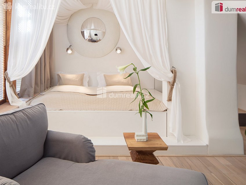 Pronájem bytu 1+1 38 m^2 Plzeňská, Praha 5 