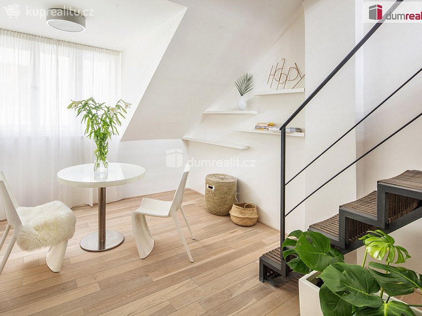 Pronájem bytu 1+1 38 m^2 Plzeňská, Praha 5 