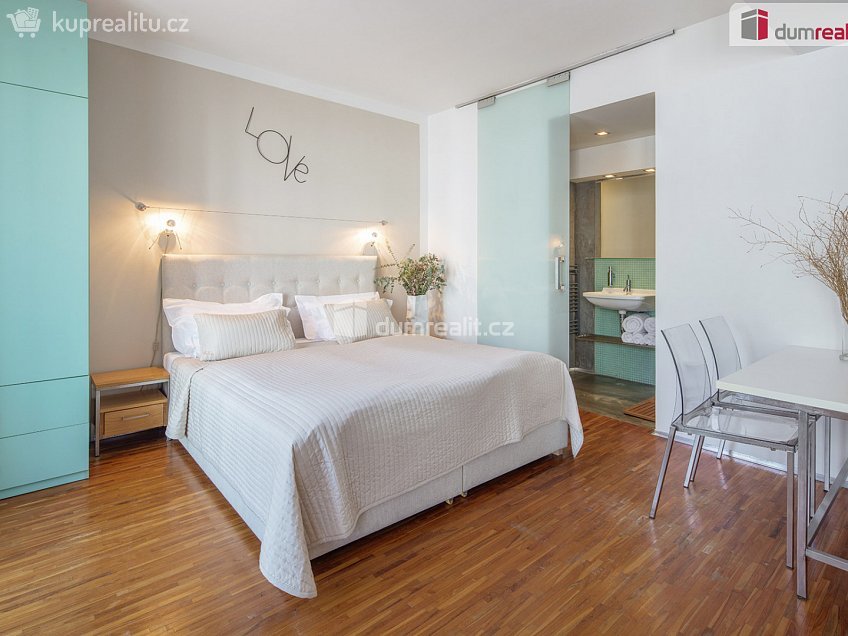 Pronájem bytu 1+kk 30 m^2 Holečkova, Praha 5 