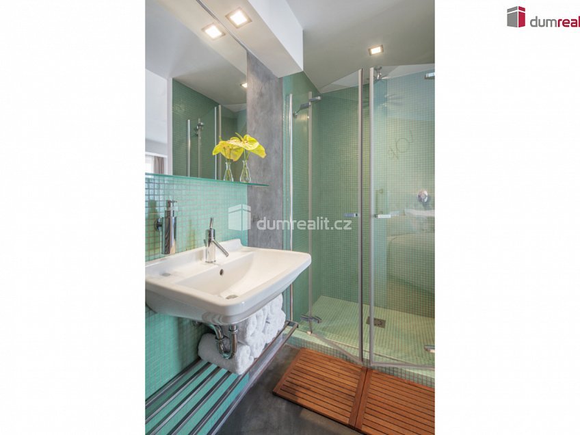 Pronájem bytu 1+kk 30 m^2 Holečkova, Praha 5 