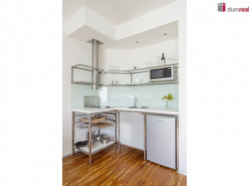 Pronájem bytu 2+kk 45 m^2 Holečkova, Praha 5 