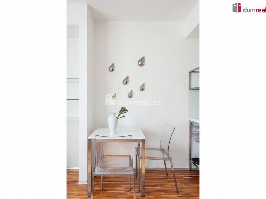 Pronájem bytu 2+kk 45 m^2 Holečkova, Praha 5 