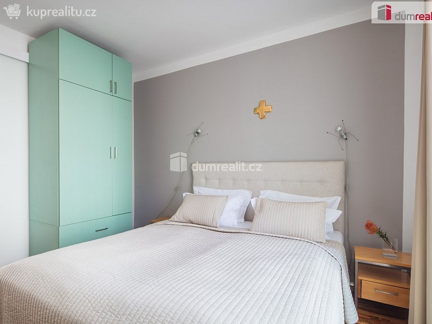 Pronájem bytu 2+kk 45 m^2 Holečkova, Praha 5 