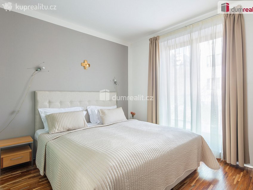 Pronájem bytu 2+kk 45 m^2 Holečkova, Praha 5 