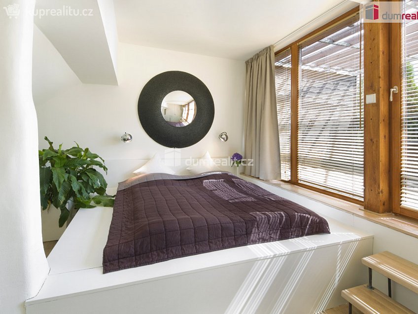 Pronájem bytu 2+kk 53 m^2 Plzeňská, Praha 5 