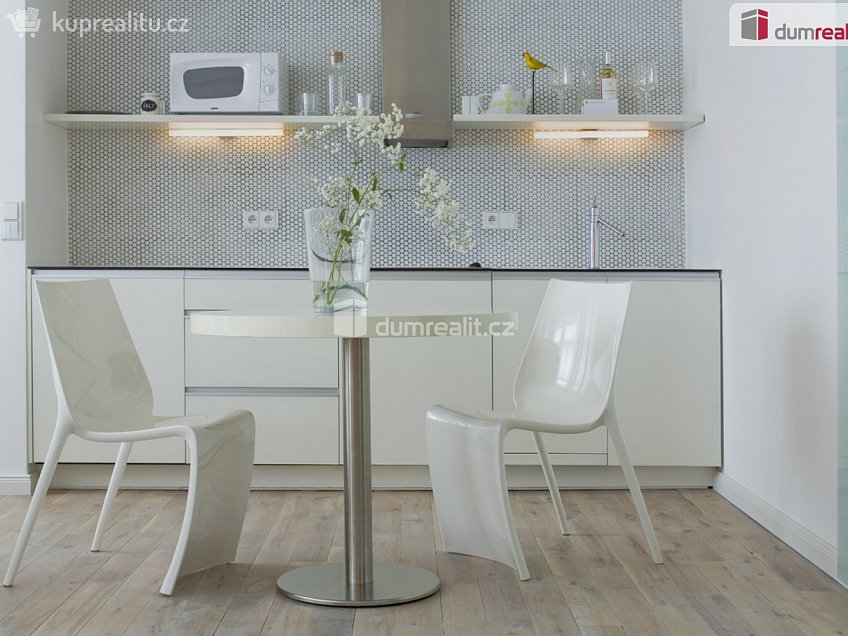 Pronájem bytu 2+kk 53 m^2 Plzeňská, Praha 5 