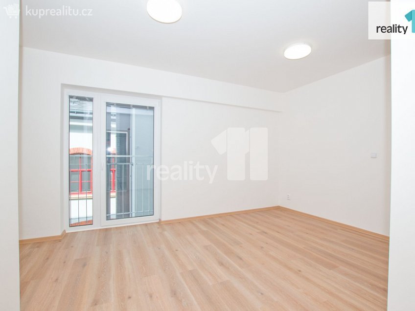 Pronájem bytu 2+kk 74 m^2 Papírová, Liberec 