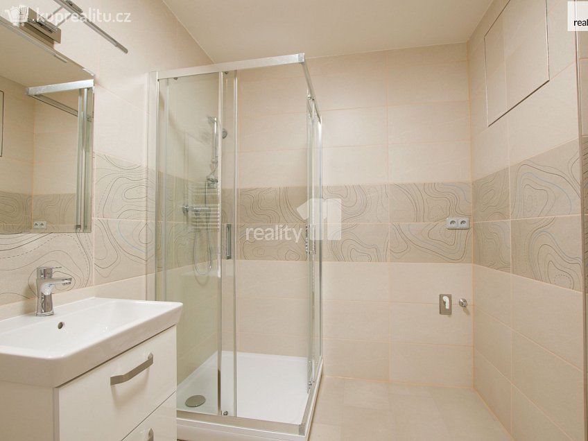 Pronájem bytu 2+kk 74 m^2 Papírová, Liberec 