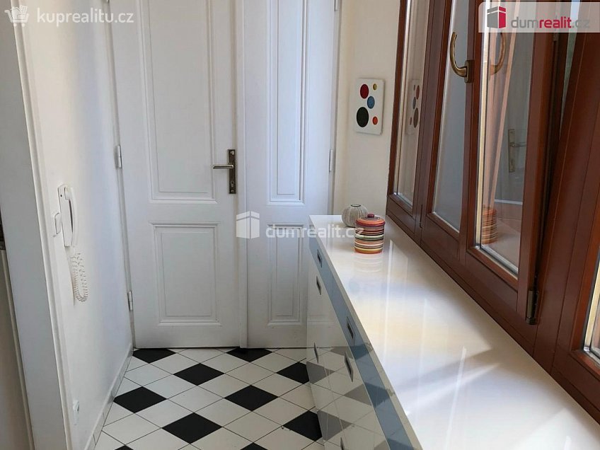 Pronájem bytu 2+kk 59 m^2 Rybalkova, Praha 10 