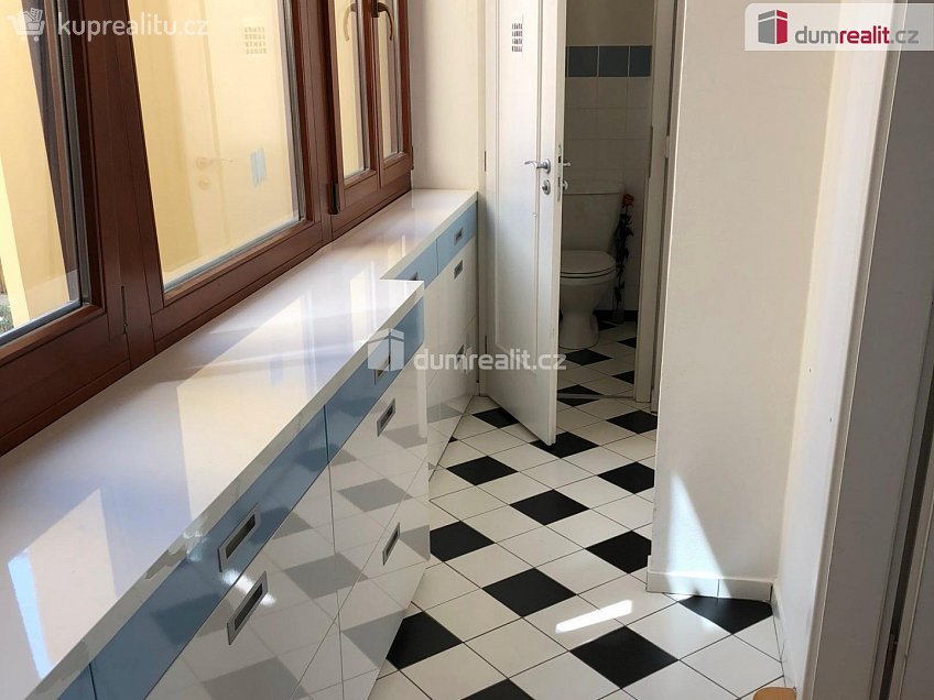 Pronájem bytu 2+kk 59 m^2 Rybalkova, Praha 10 