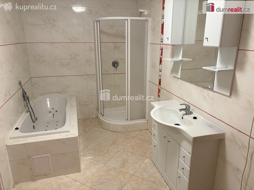 Pronájem bytu 5 a více 160 m^2 Kosmákova, Hustopeče 