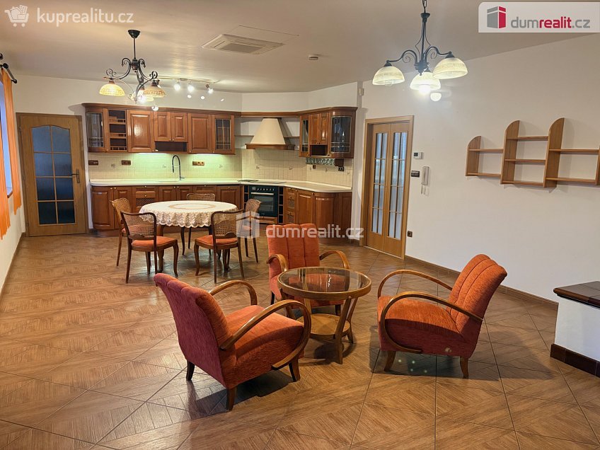 Pronájem bytu 5 a více 160 m^2 Kosmákova, Hustopeče 