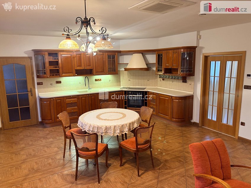 Pronájem bytu 5 a více 160 m^2 Kosmákova, Hustopeče 