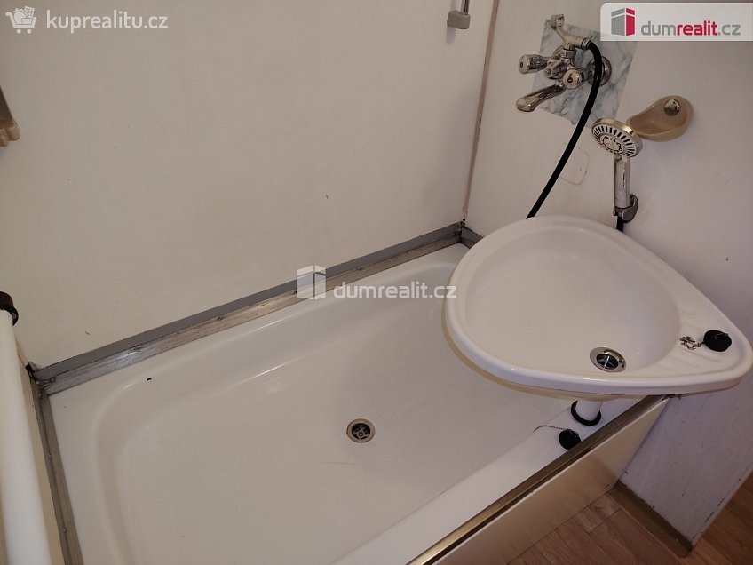 Pronájem bytu 1+kk 25 m^2 Želenická, Děčín 