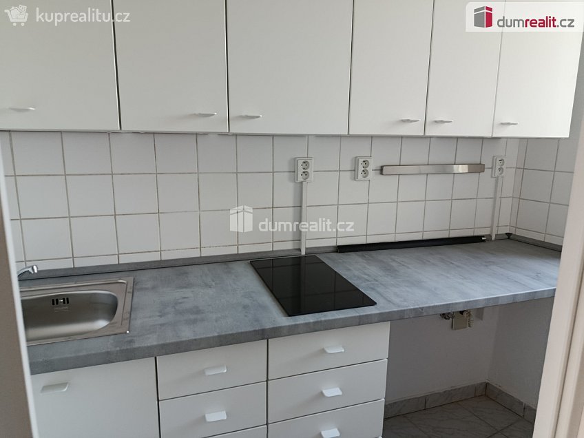 Pronájem bytu 1+kk 23 m^2 Týmlova, Praha 4 