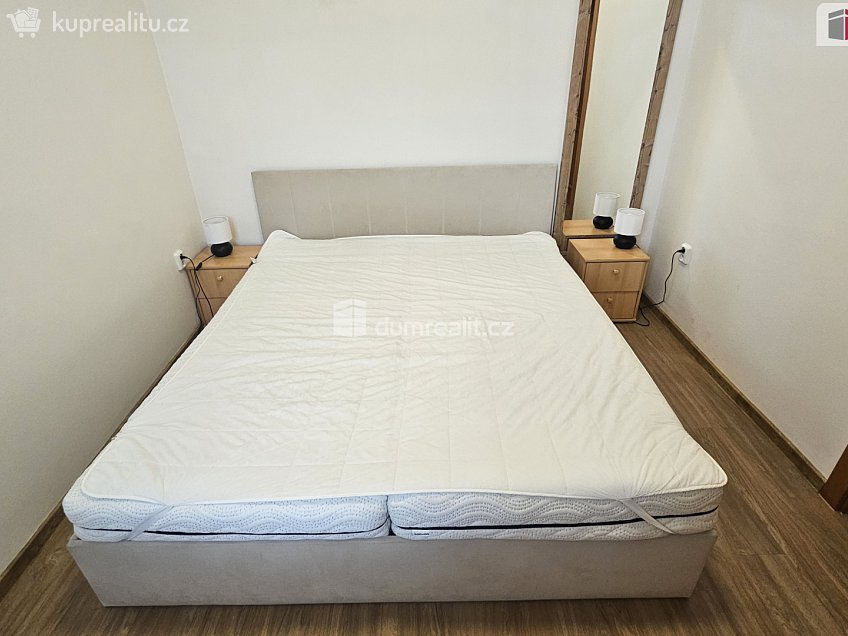 Pronájem bytu 2+kk 44 m^2 Slezská, Praha 3 