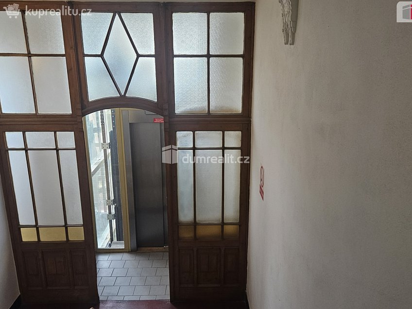Pronájem bytu 2+kk 44 m^2 Slezská, Praha 3 