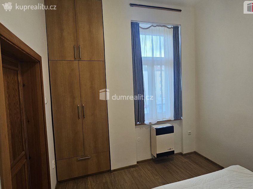 Pronájem bytu 2+kk 44 m^2 Slezská, Praha 3 