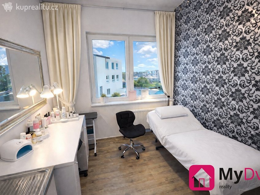 Pronájem  obchodních prostor 11 m^2 Holandská, Znojmo 