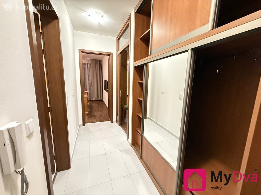 Pronájem bytu 2+kk 74 m^2 Jeremiášova, Praha 