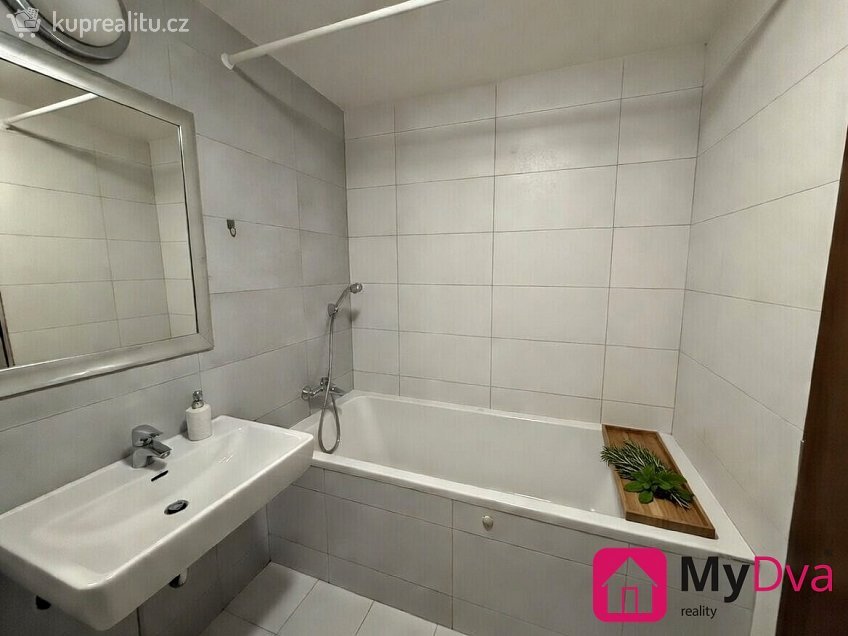 Pronájem bytu 2+kk 74 m^2 Jeremiášova, Praha 