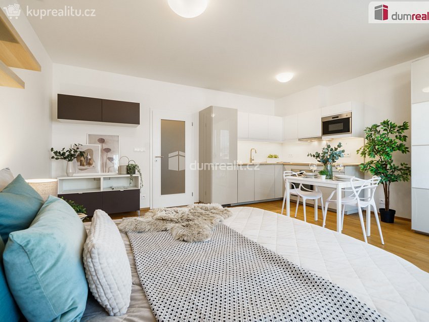 Pronájem bytu 1+kk 37 m^2 Pod stolovou horou, Praha 5 