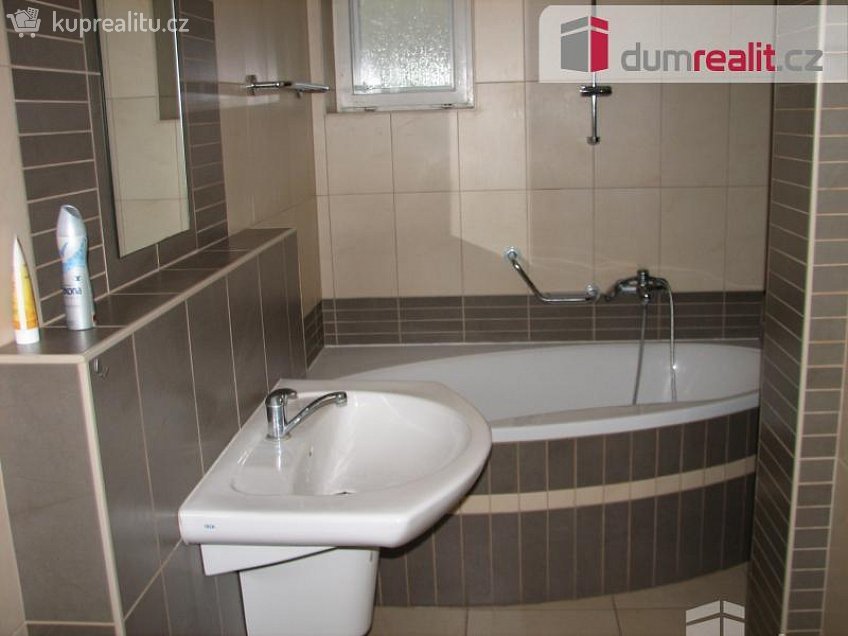 Pronájem bytu 3+1 95 m^2 Rumunská, Luhačovice 