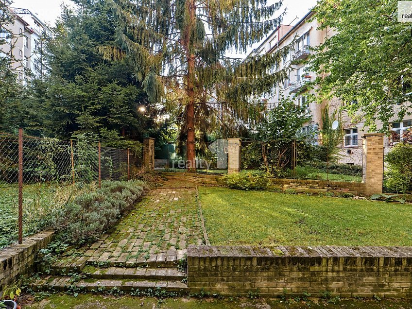 Prodej bytu 2+kk 38 m^2 Zoubkova, Praha 5 