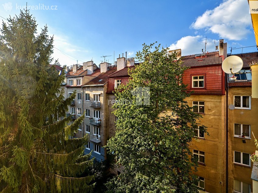 Prodej bytu 2+kk 38 m^2 Zoubkova, Praha 5 