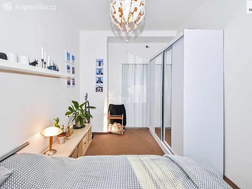 Prodej bytu 2+kk 38 m^2 Zoubkova, Praha 5 