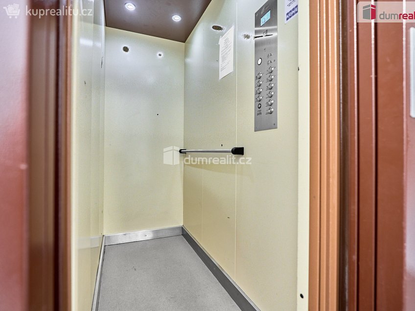 Prodej bytu 2+kk 43 m^2 Dubová, Karlovy Vary 