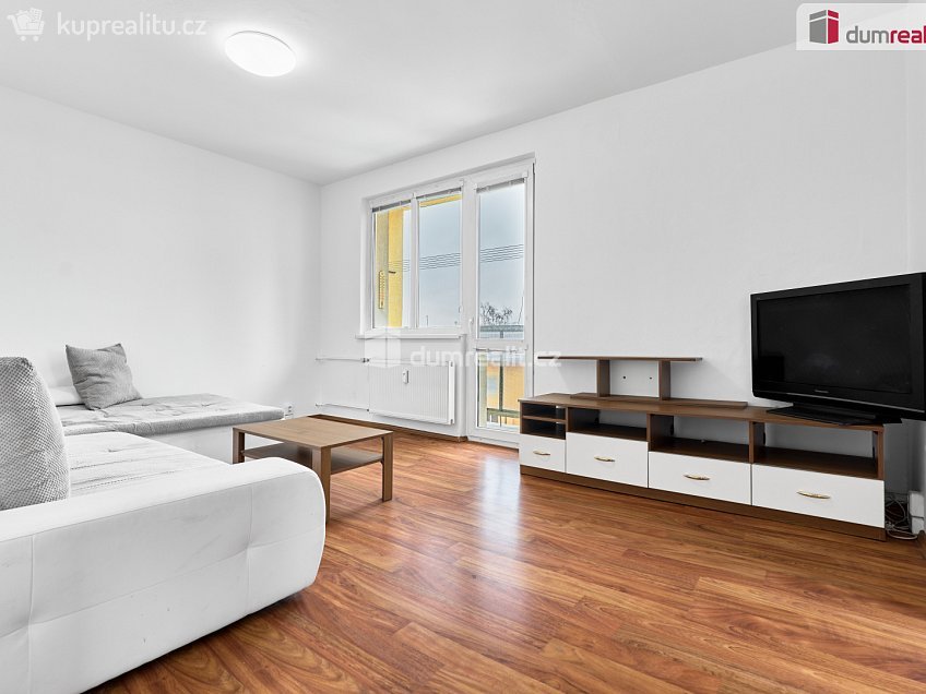 Prodej bytu 2+1 45 m^2 Školní, Nová Role 