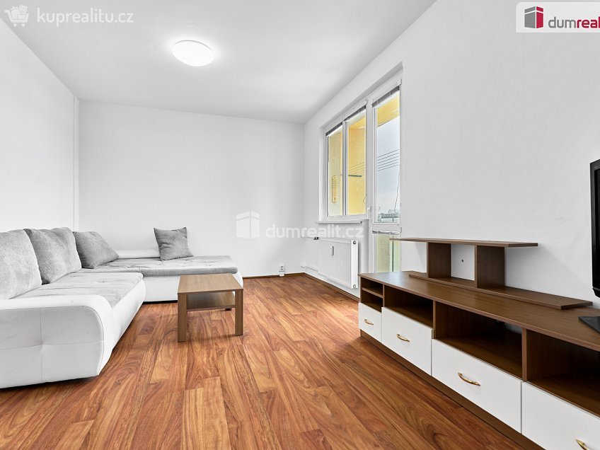 Prodej bytu 2+1 45 m^2 Školní, Nová Role 