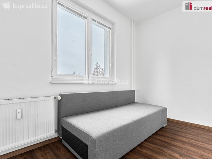 Prodej bytu 2+1 45 m^2 Školní, Nová Role 