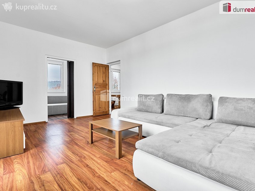 Prodej bytu 2+1 45 m^2 Školní, Nová Role 