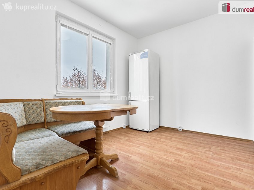 Prodej bytu 2+1 45 m^2 Školní, Nová Role 