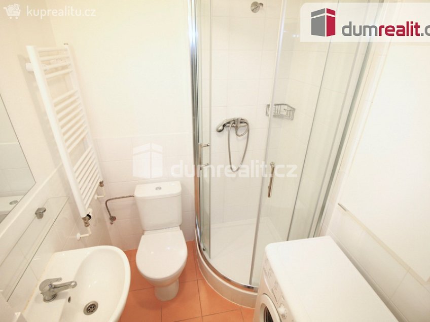 Pronájem bytu 1+kk 20 m^2 Ke Koulce, Praha 5 