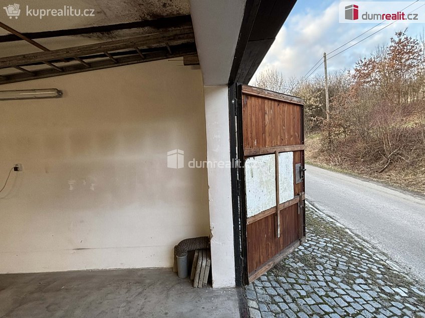 Pronájem  garáže 30 m^2 V Drahách, Luhačovice 