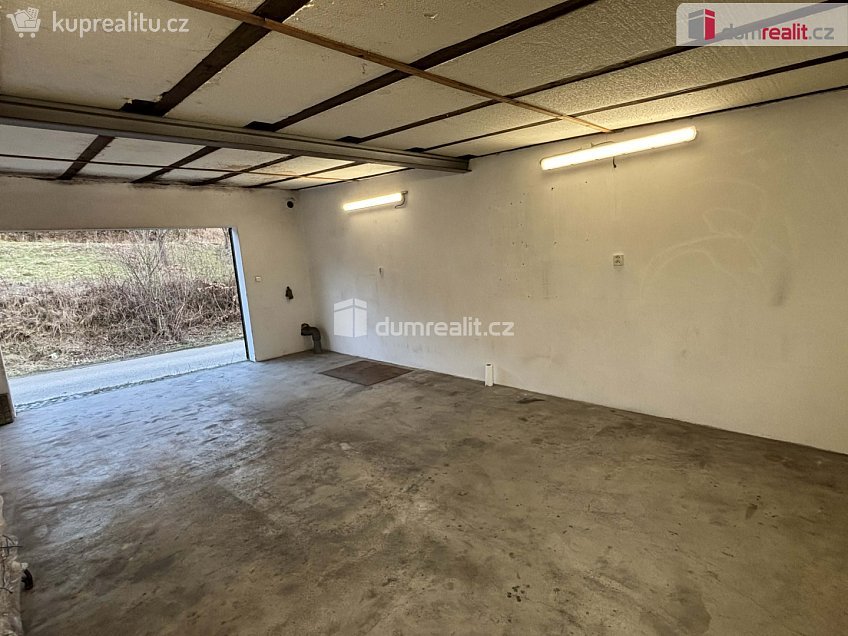 Pronájem  garáže 30 m^2 V Drahách, Luhačovice 