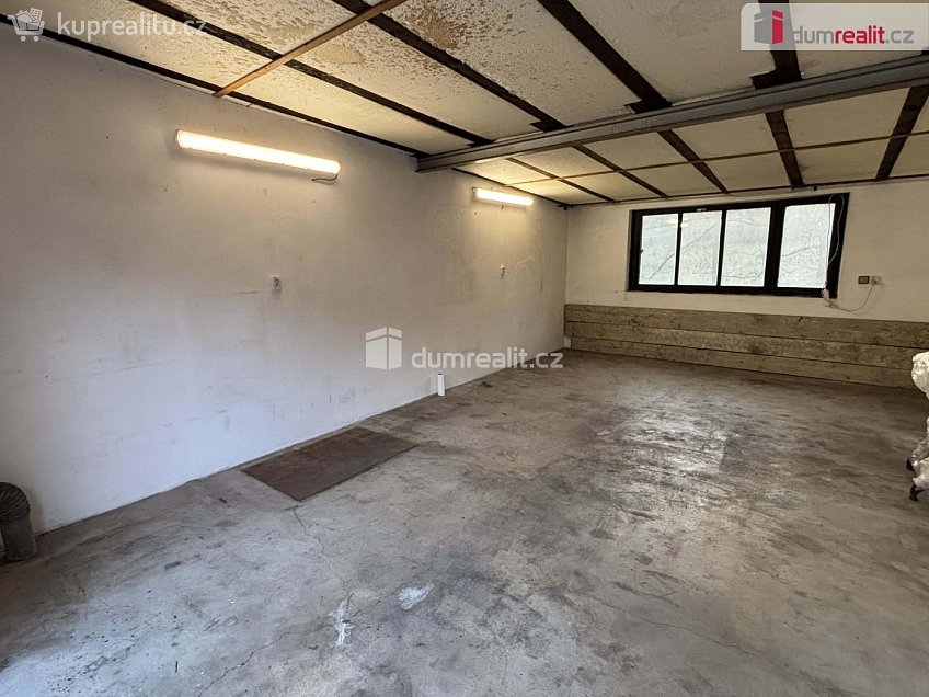 Pronájem  garáže 30 m^2 V Drahách, Luhačovice 