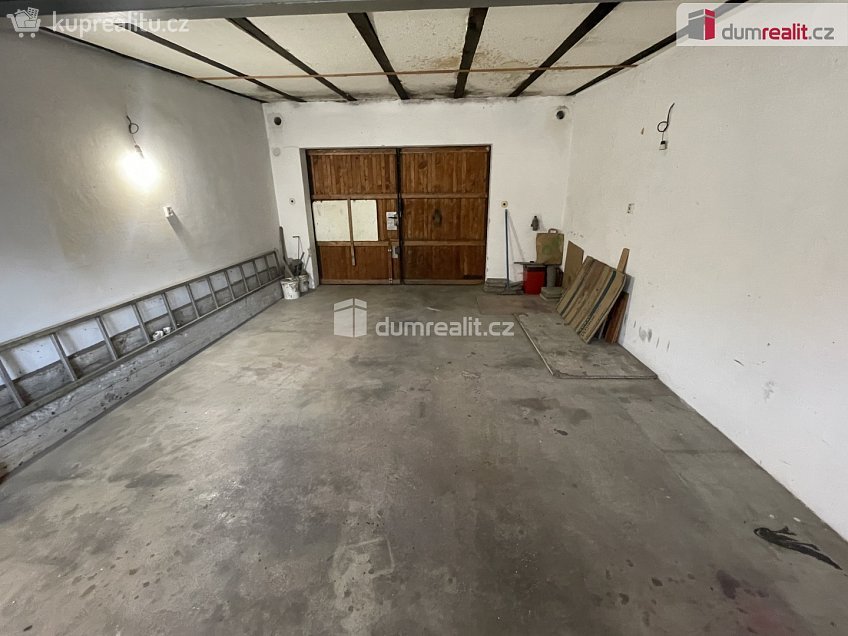 Pronájem  garáže 30 m^2 V Drahách, Luhačovice 