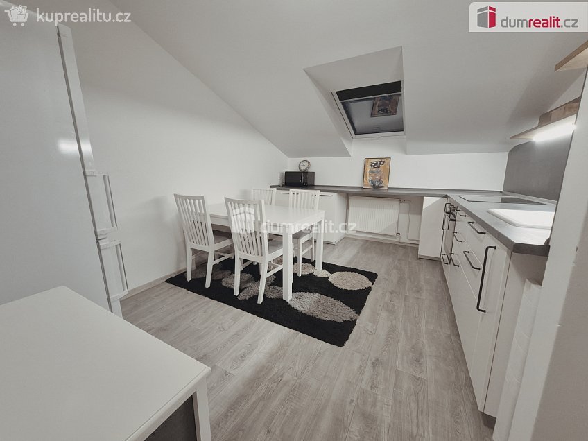 Pronájem bytu 2+1 59 m^2 Lužická, Hoštka 