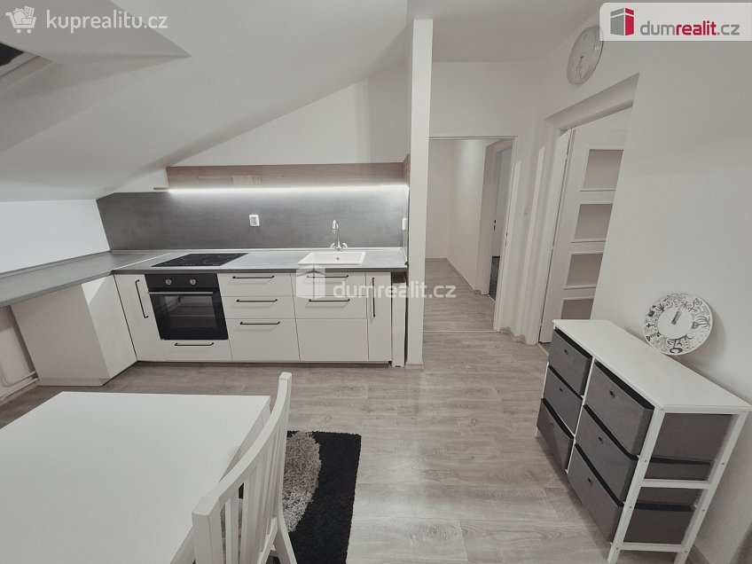 Pronájem bytu 2+1 59 m^2 Lužická, Hoštka 