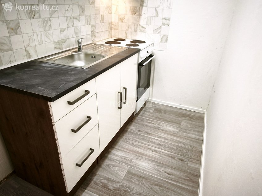 Pronájem bytu 2+1 68 m^2 Praha 3, Praha 3 