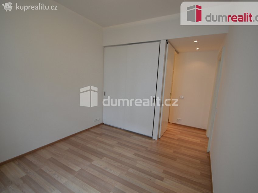 Pronájem bytu 2+1 68 m^2 U Nikolajky, Praha 5 