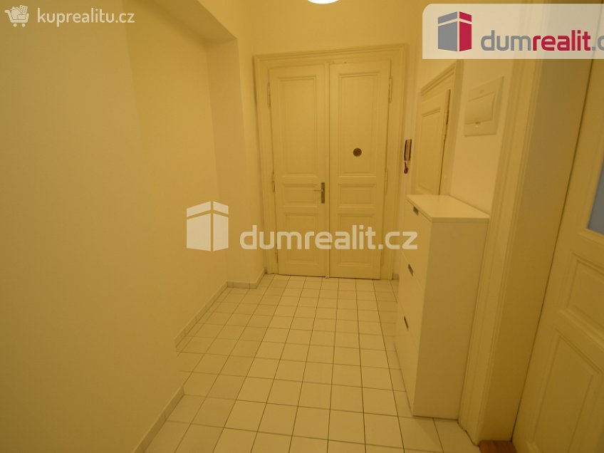 Pronájem bytu 2+1 68 m^2 U Nikolajky, Praha 5 