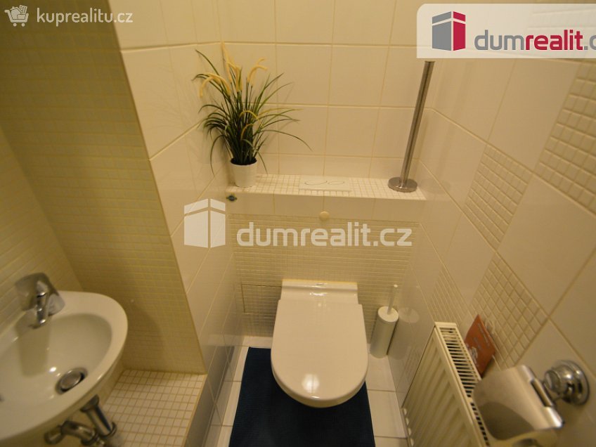 Pronájem bytu 2+1 68 m^2 U Nikolajky, Praha 5 